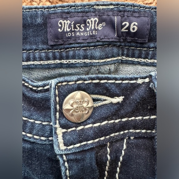 Like New Miss Me Low Rise Boot Stretch Jeans size 26 - Picture 7 of 12